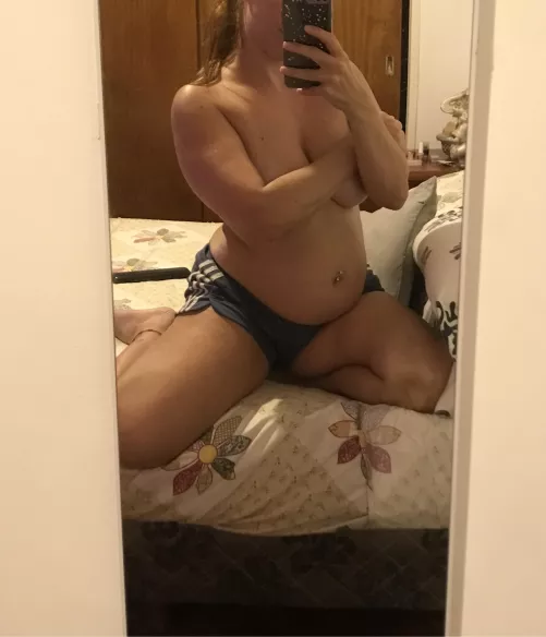 My belly can now rest on my leg 🤰 by Leahsimms