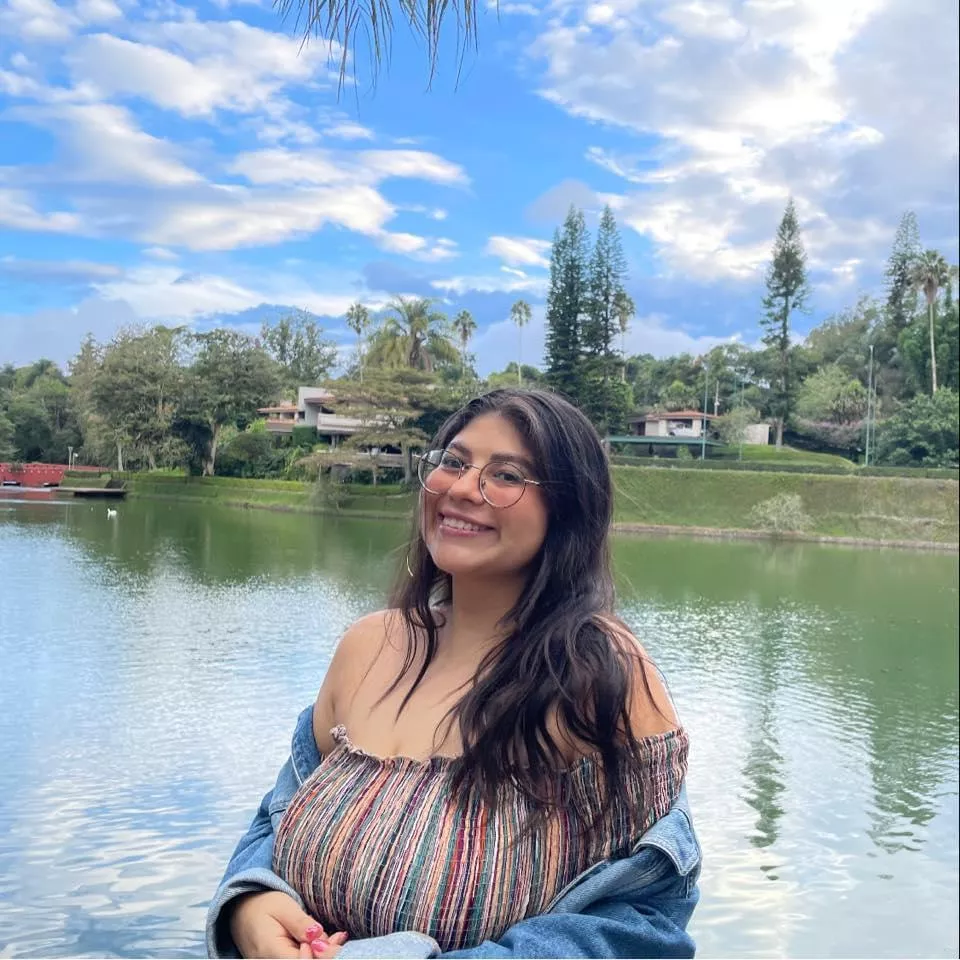 Nerd with huge… posted by Latin_081_2