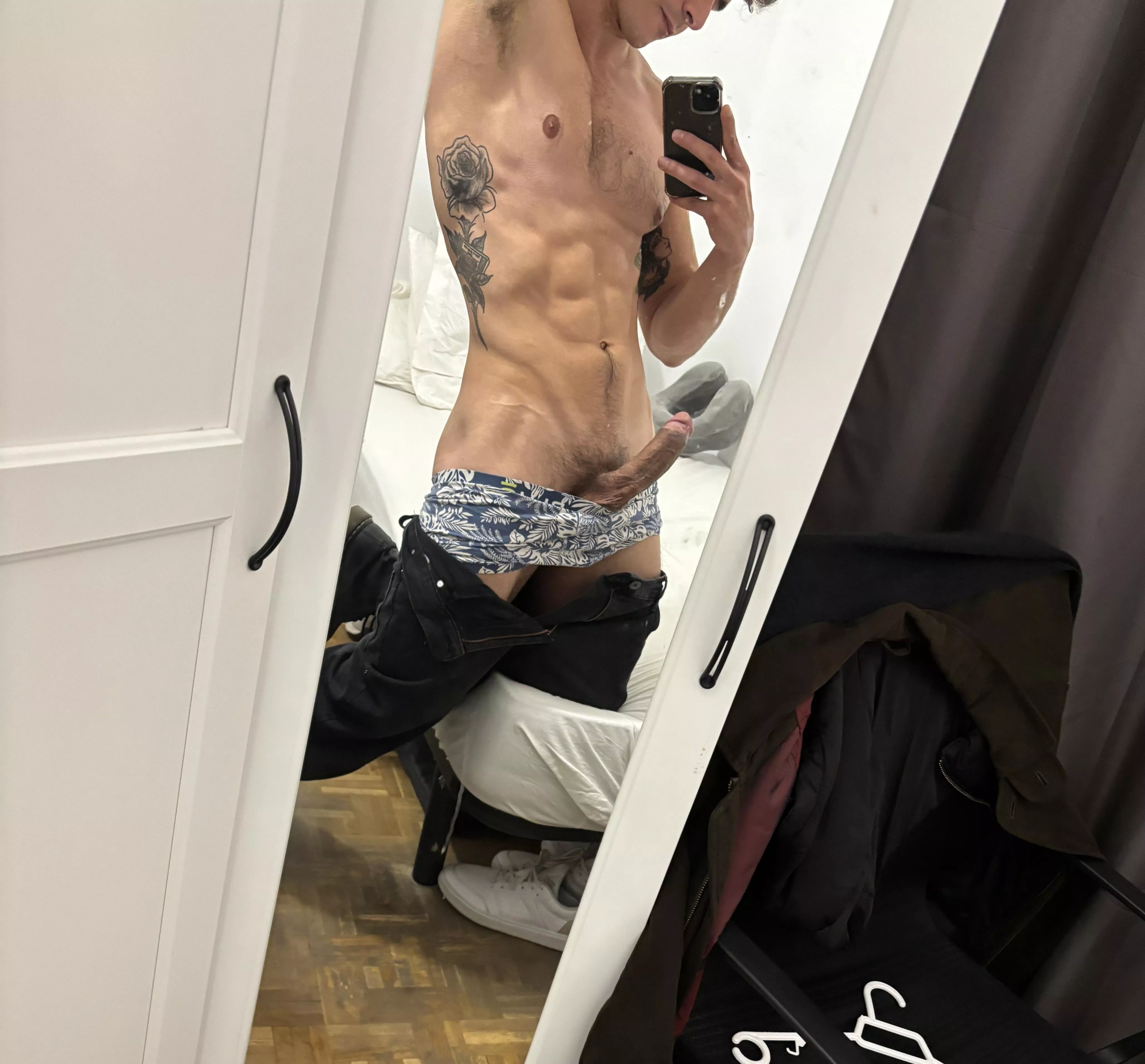 New here, get on your knees posted by lospiesdejavi