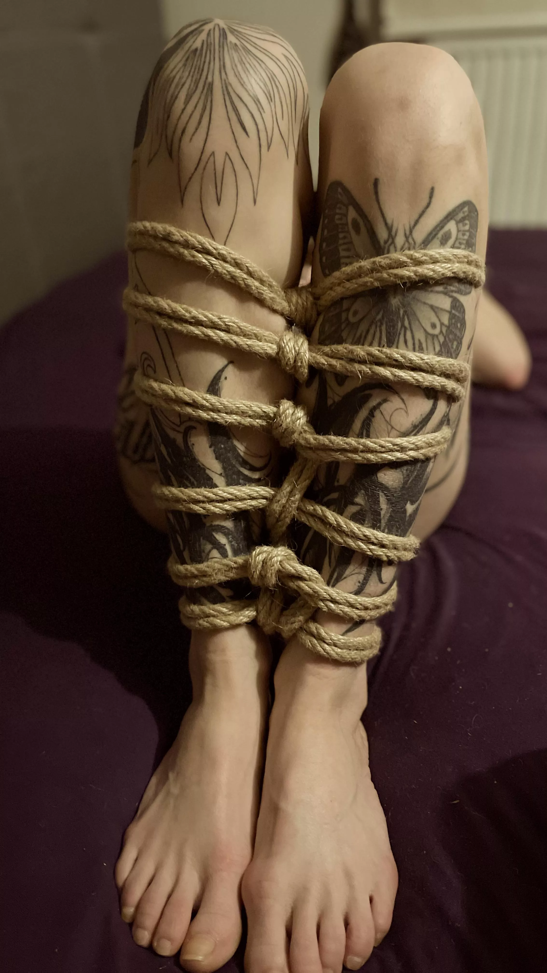 Playing with some leg knots posted by Solunasun