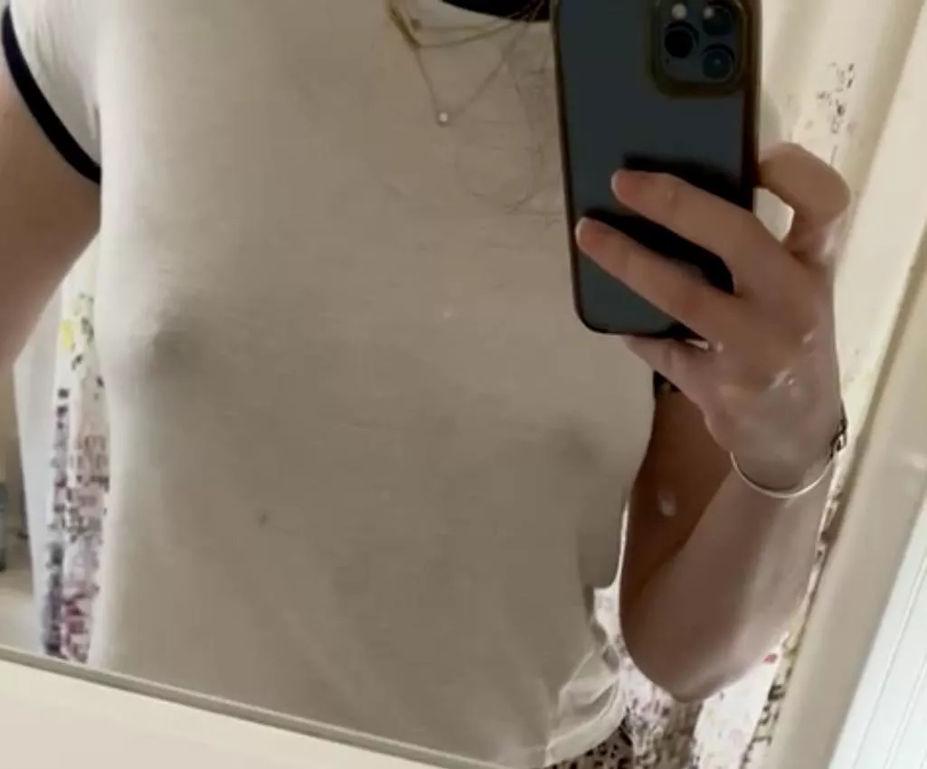 quick selfie before i head out for the day posted by daisypetalsgw