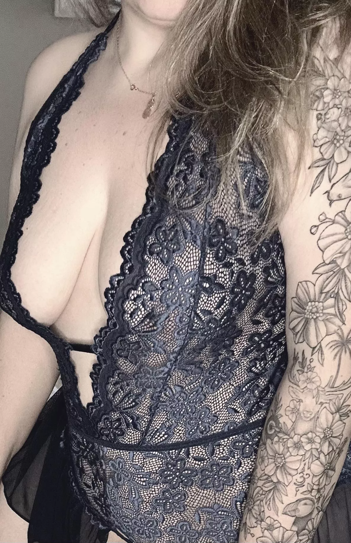 Sexy side boob posted by maryjadexxxcanada