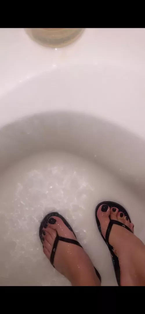 SoCal sissy who need a foot job 🫣 by OneFinal8576