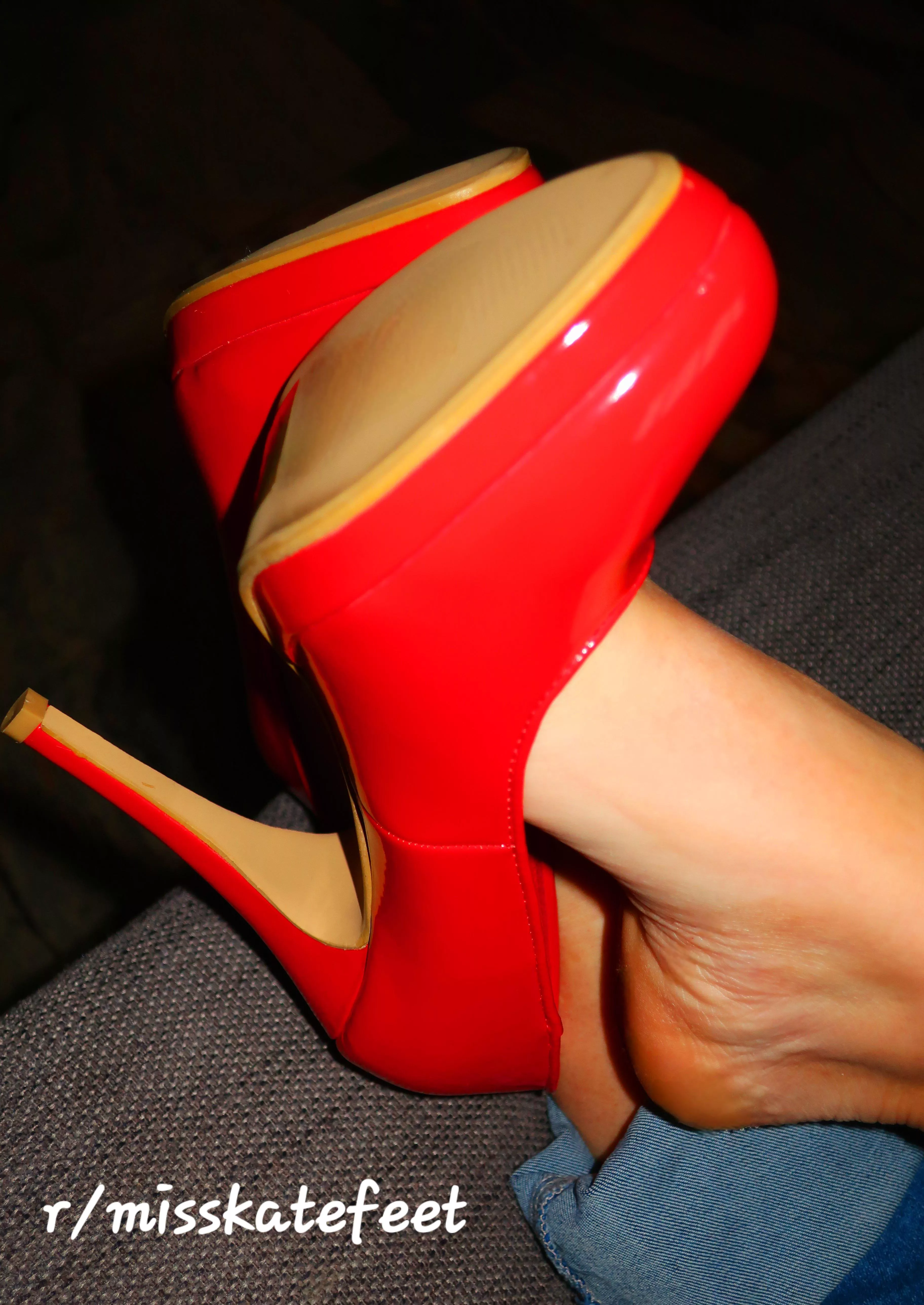 The pose. posted by misskatefeet