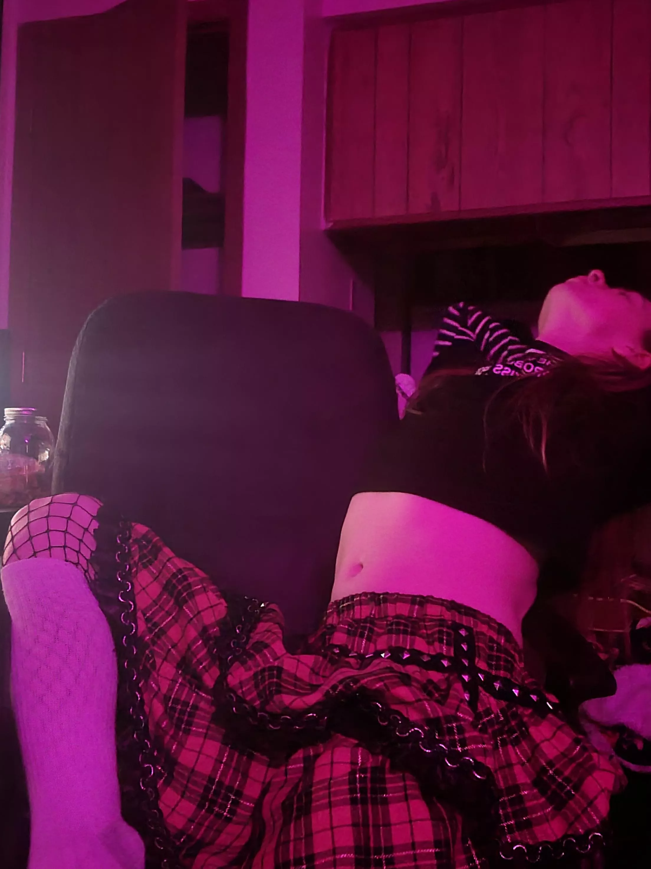 Tummy posting :3 posted by YikatheFreaka