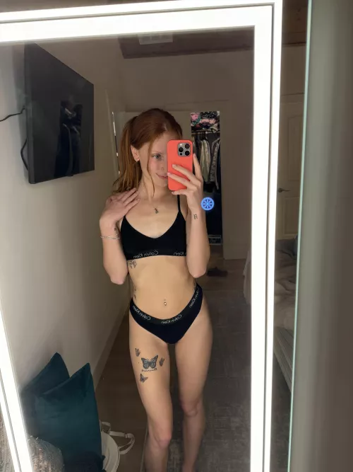 want me to turn around? by Lillyxoxo245