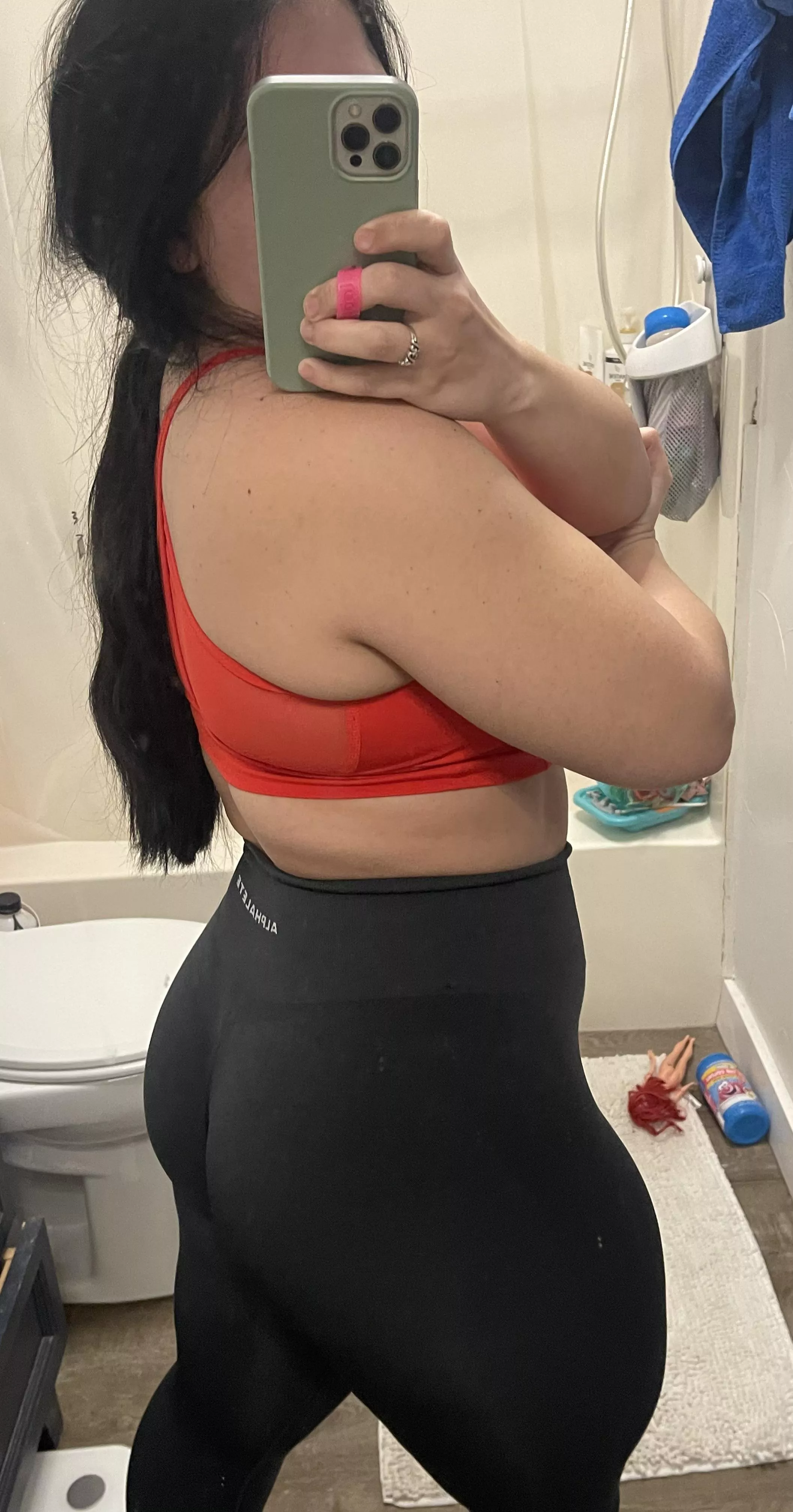 What do you think of my ass in these leggings? posted by bootykayy9