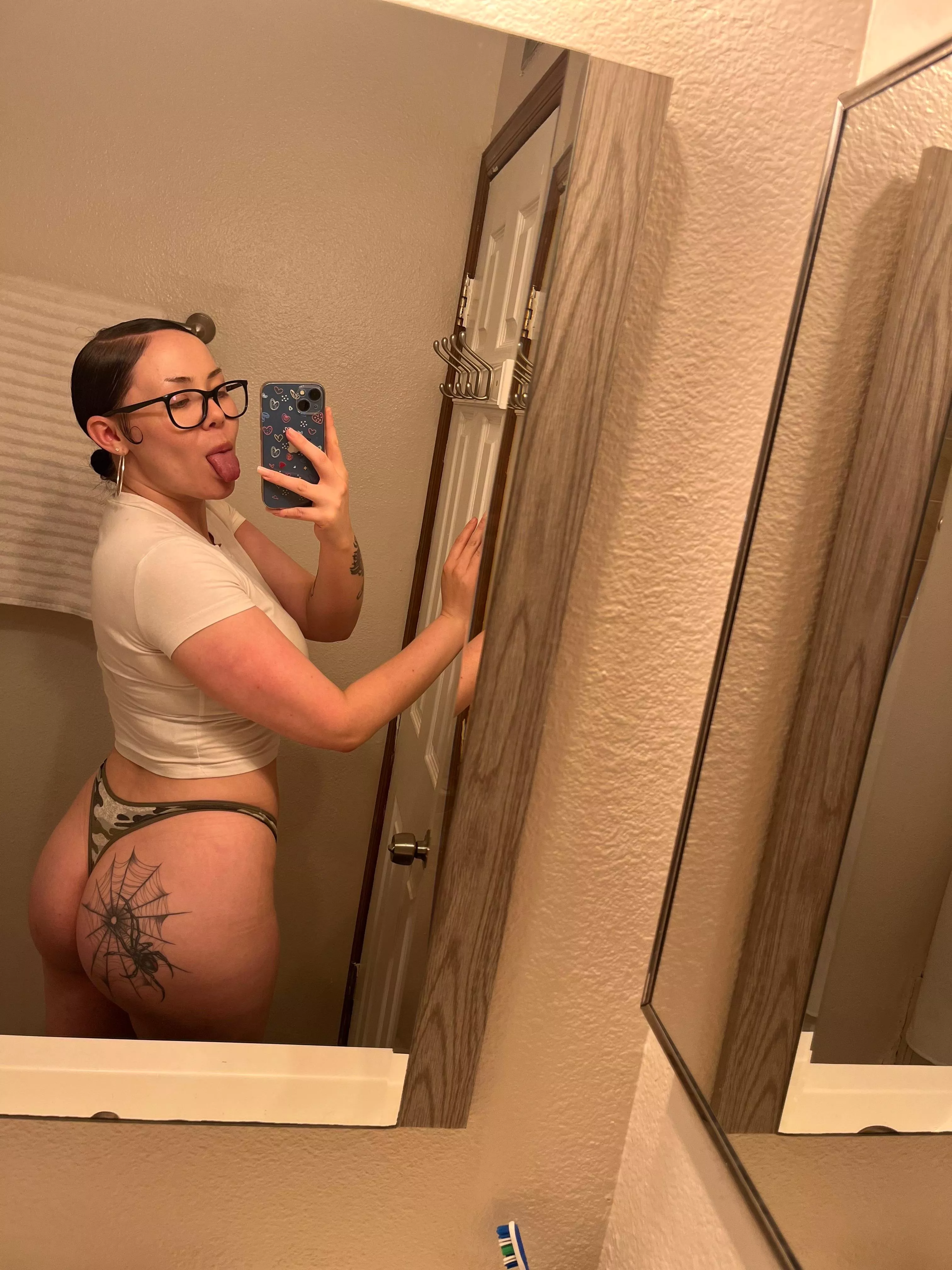 Would you eat my ass on the first date? posted by drearypreceden
