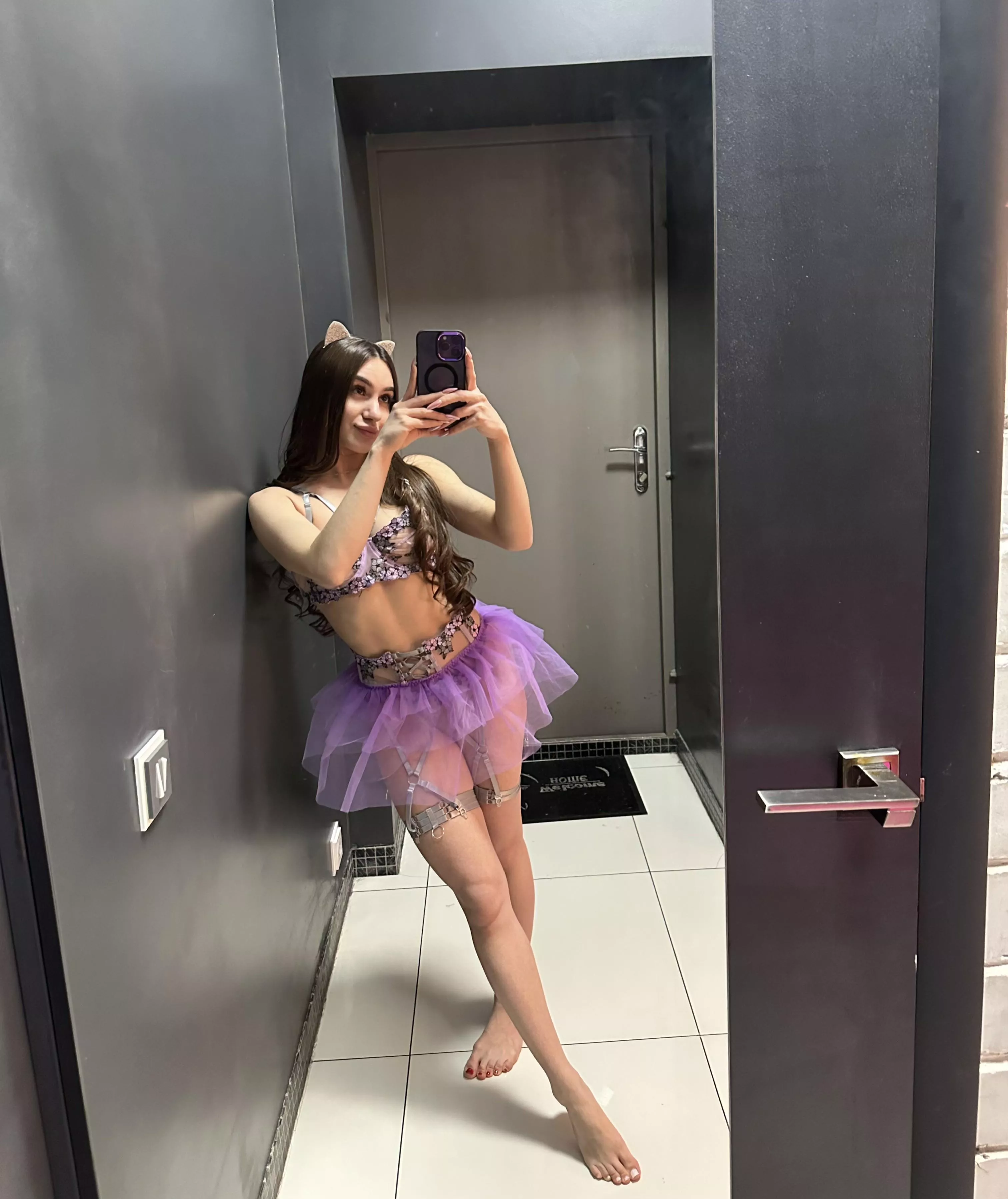 You won't how sweet,soft and comfy my feet actually are posted by axleroyal