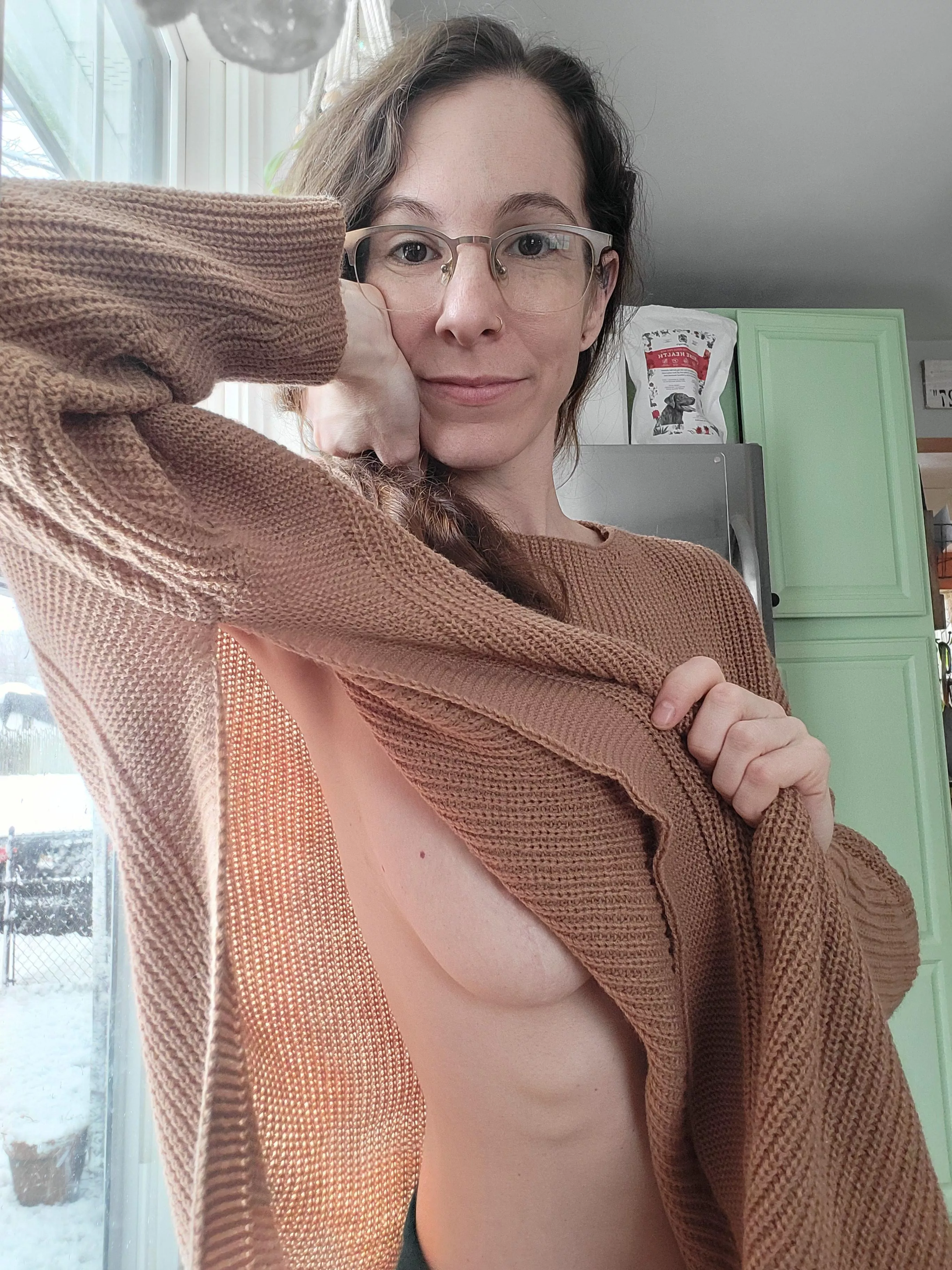 A little underboob on this snowy day 🫶🏻 posted by morningg-sun