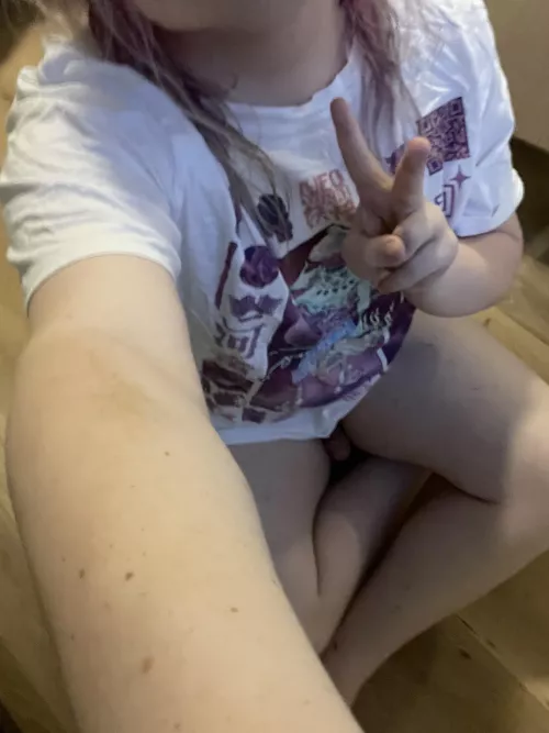 anyone wanna come give this nerd a bj? by RaccoonSlut828