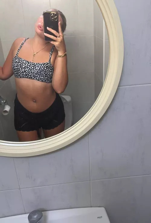 do older guys here think I'm cute by Sherry_Brown