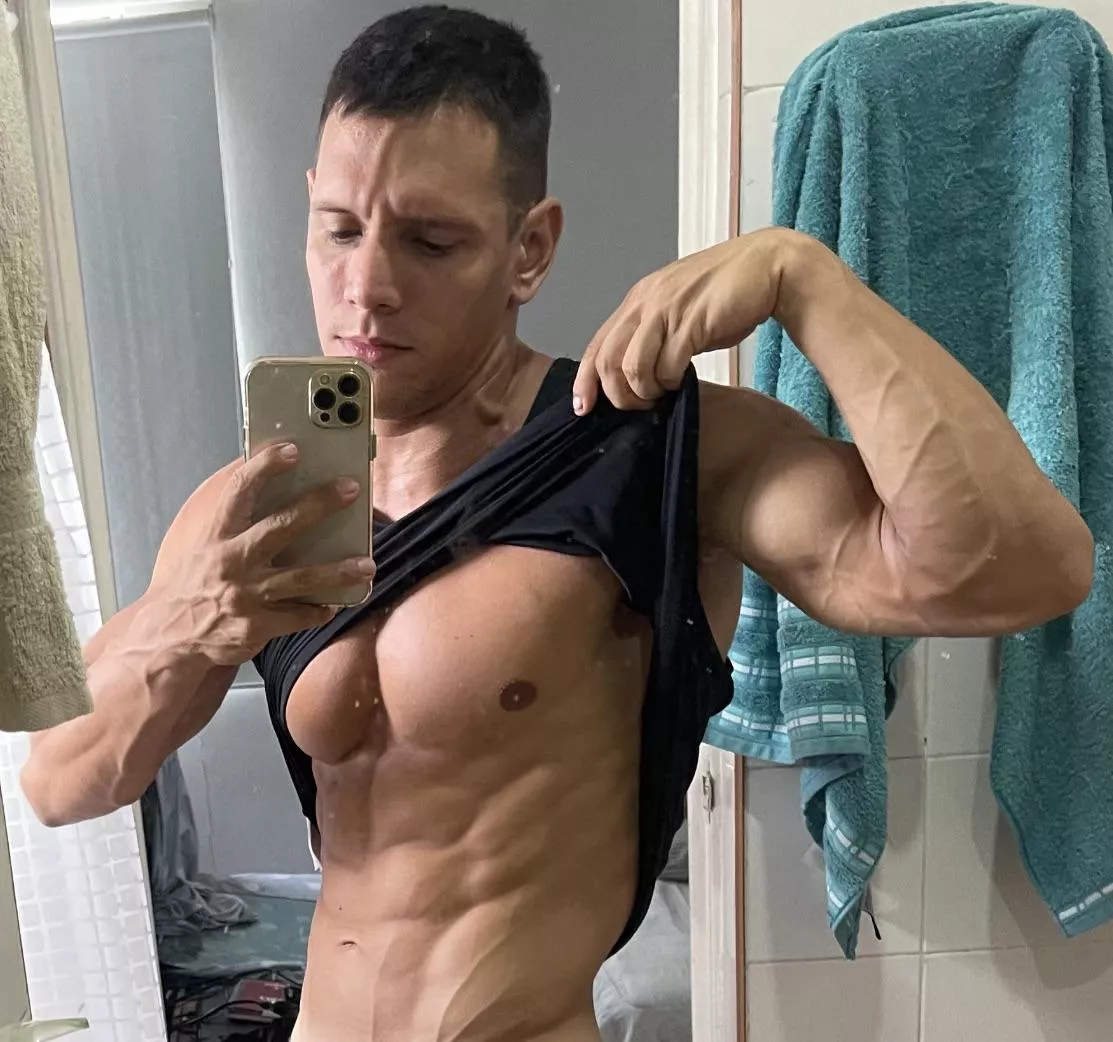 Do you like my veiny forearm? posted by Specialist_Chair_225