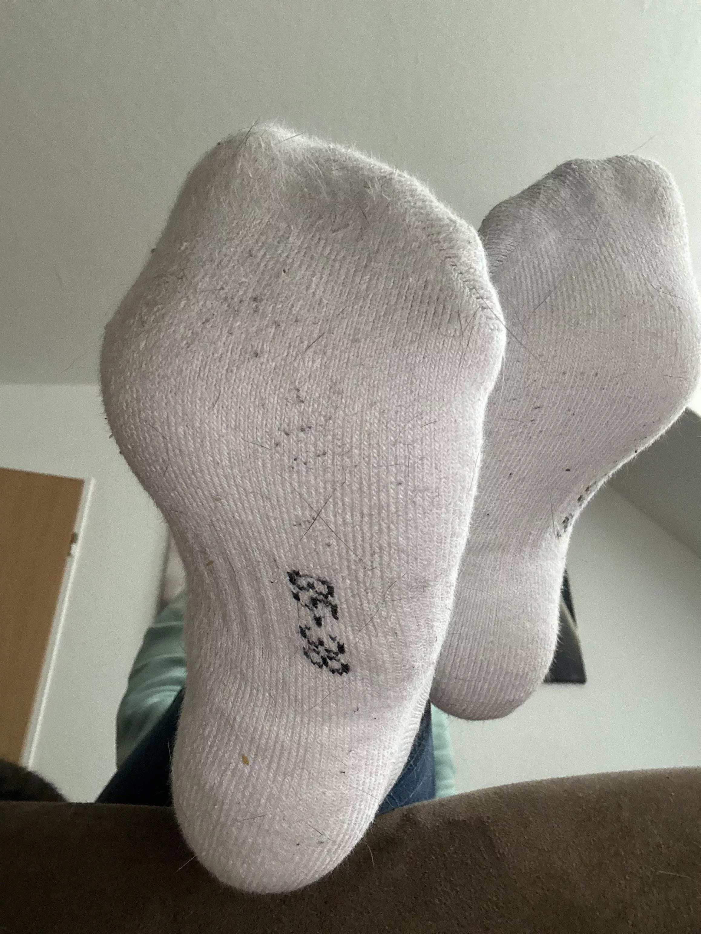 Enjoy the smell little Footboy [f] posted by kikisfeet08