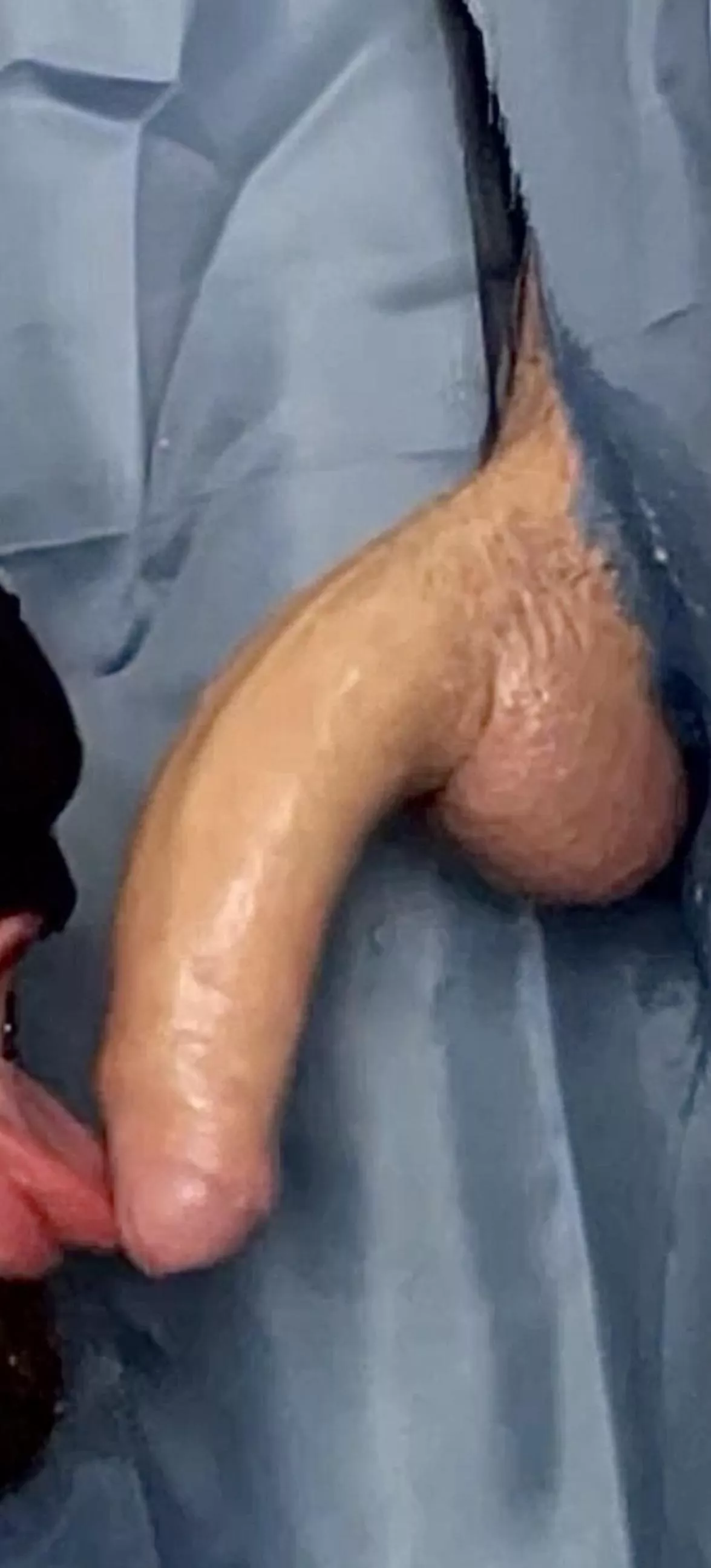 Fit M27 is hosting a private gloryhole in The Hague (NL). Clean and discrete for healthy and clean guys between 21-45 yrs. No facepic needed. Send dickpic and stats for adress. posted by Gloryhole-DH