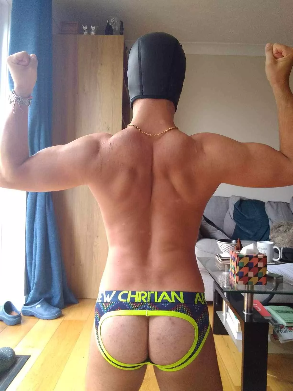 Get me on my knees while you game? posted by thatg4yboy