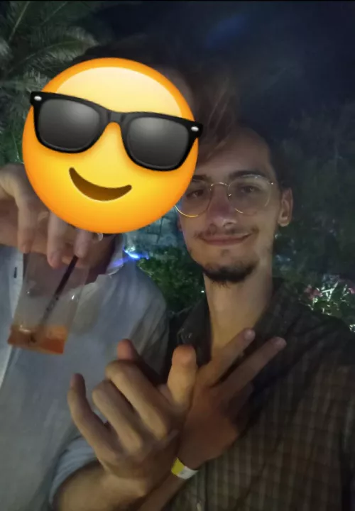 Great night with my friends by UndyingSorcerer