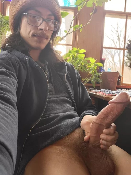 Hanging out🌿🫣 by oatsme