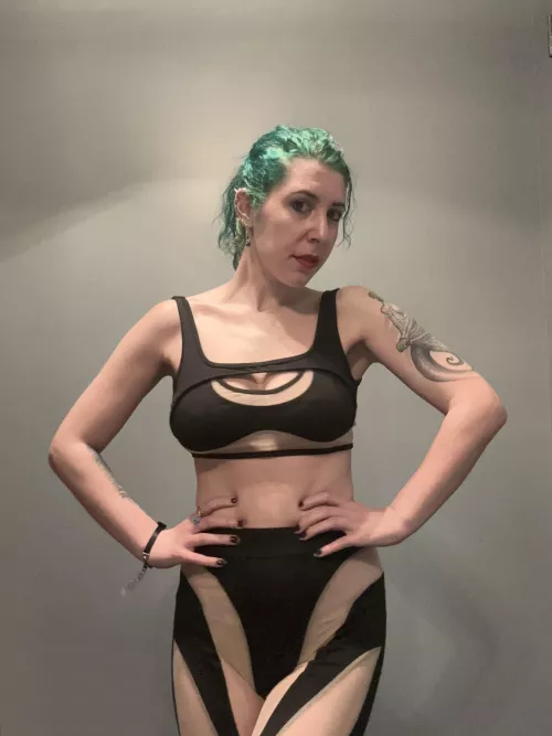 Hot in cutouts by sirenskiss3