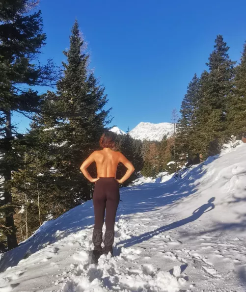 If you hike with me, you can watch my ass in leggings all the way... Good motivation ;) by LeylaLowe