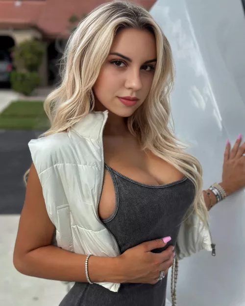 IUTR cutie by Plus_Can_8153