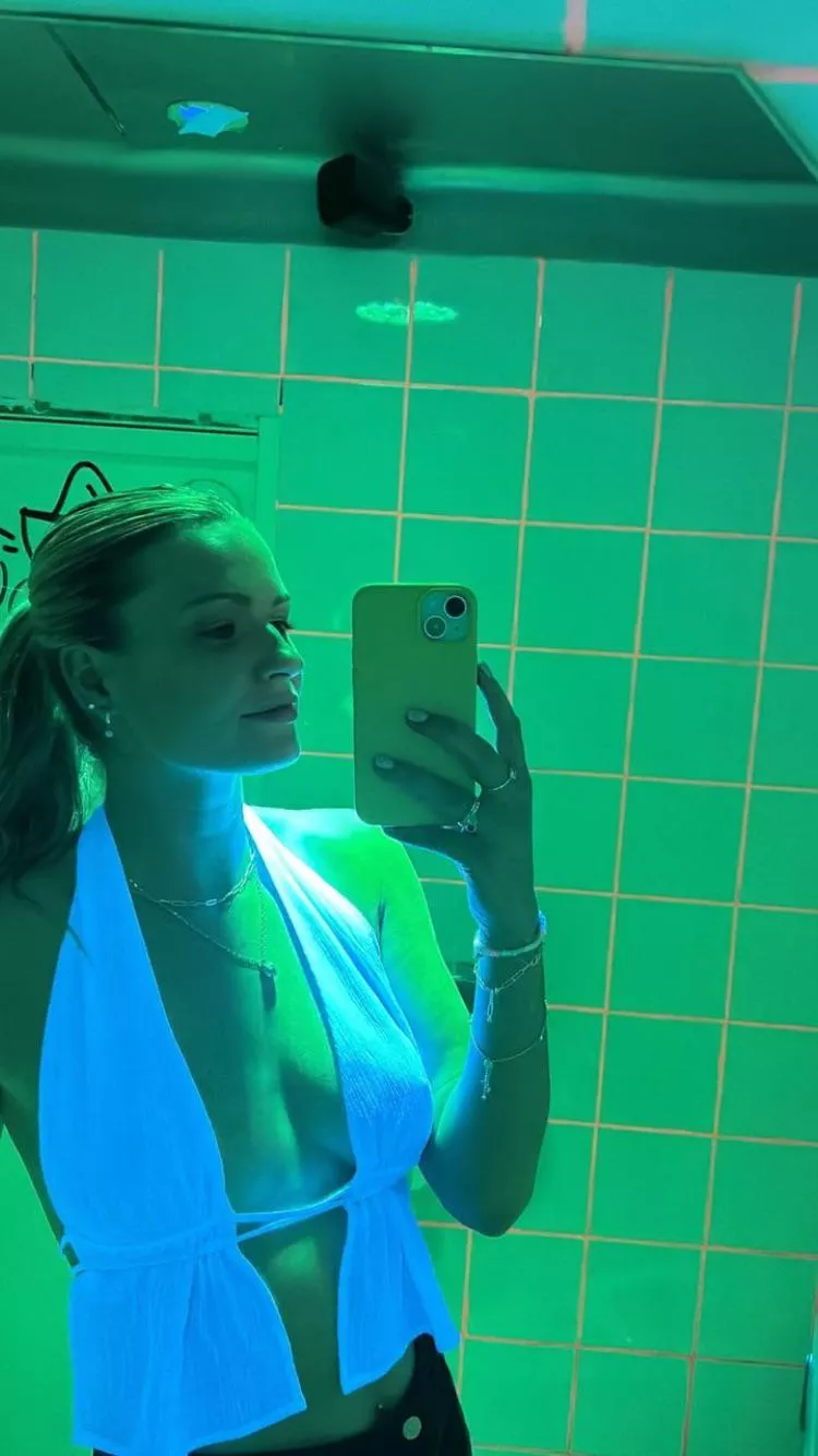 Lauren Bell- English Cricketer posted by throwitawaynow9631