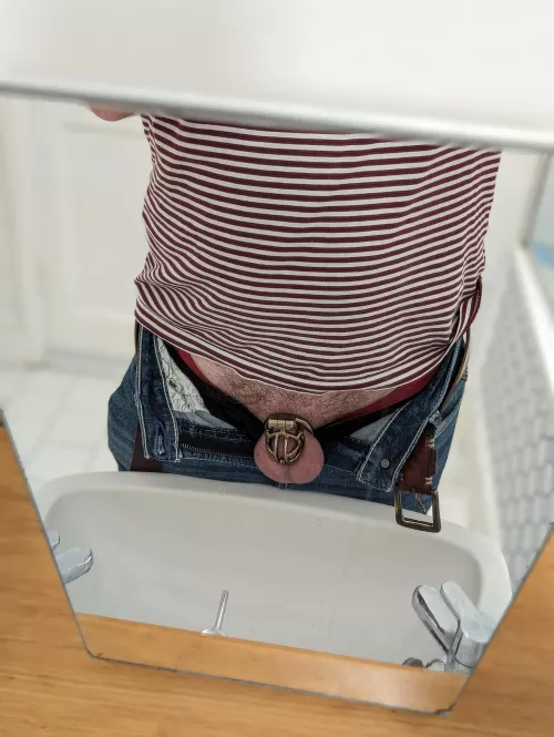 Locked on a Valentine's getaway by allthebluetwo