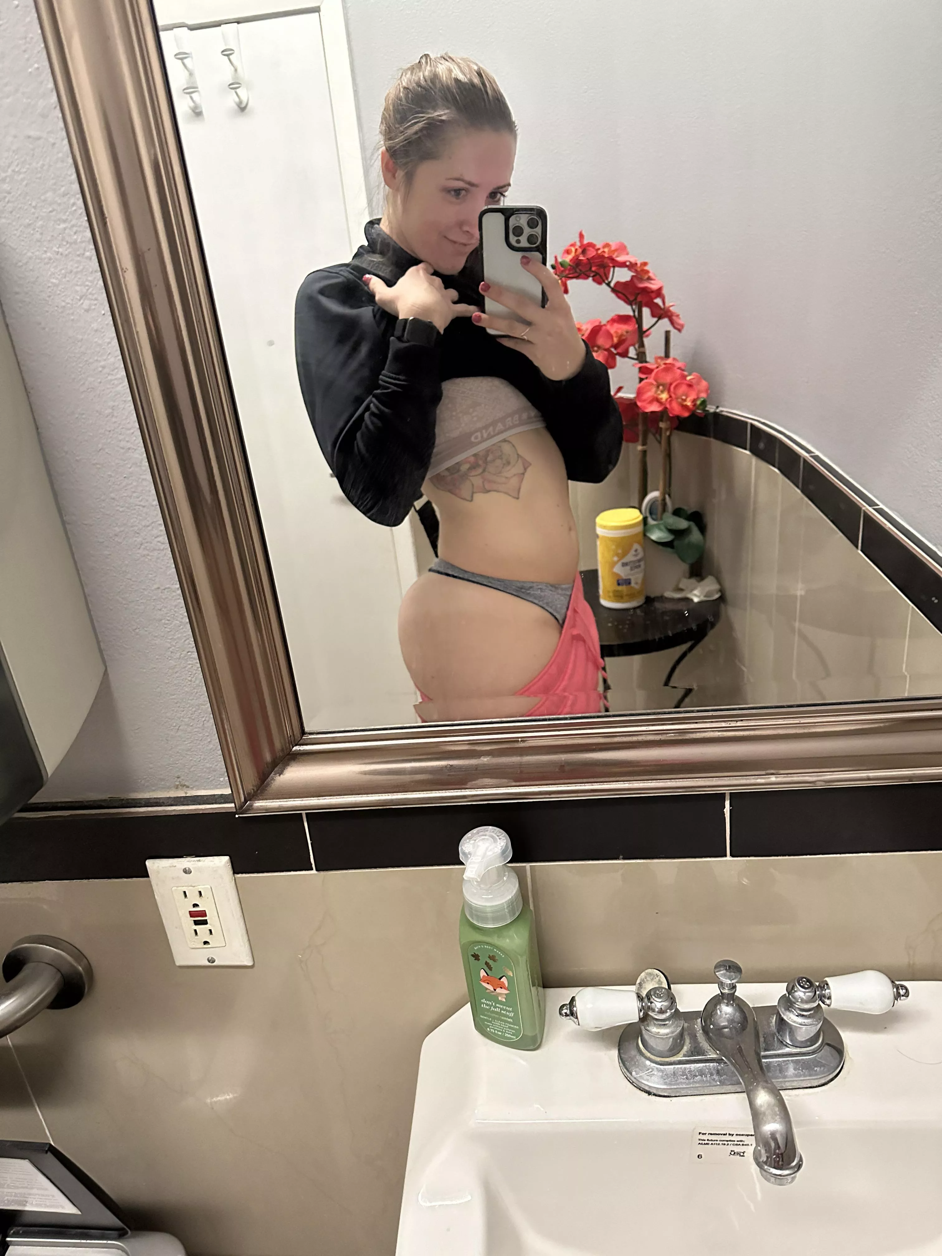 nail salon [f]un posted by cumwcourt