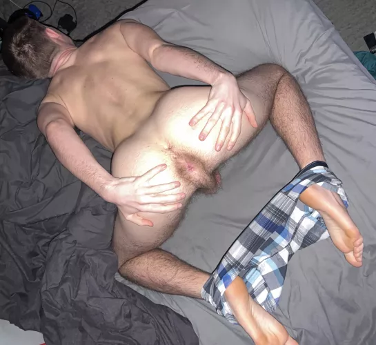 Perfect pose to turn the bros on 😉 by Drakey2000OF