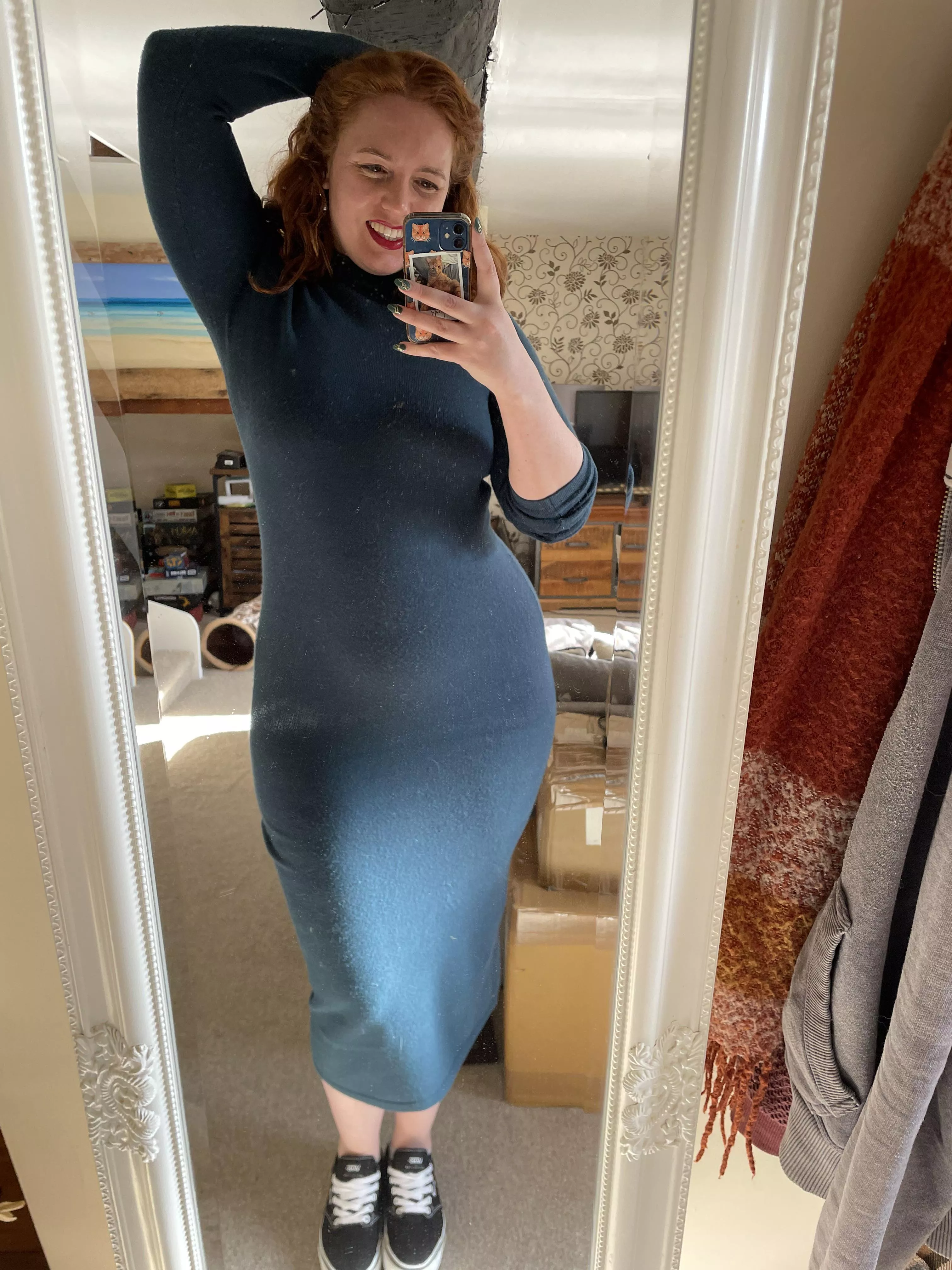 She’s got curves in all the right places posted by Background-Hunter178