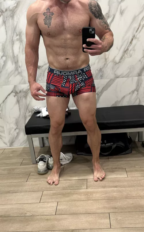 The red, white and bulge… 😜 by Jaso512