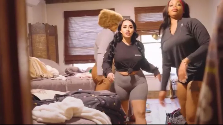 Who is the one in the middle? Thank you by Tall-Pizza-8809