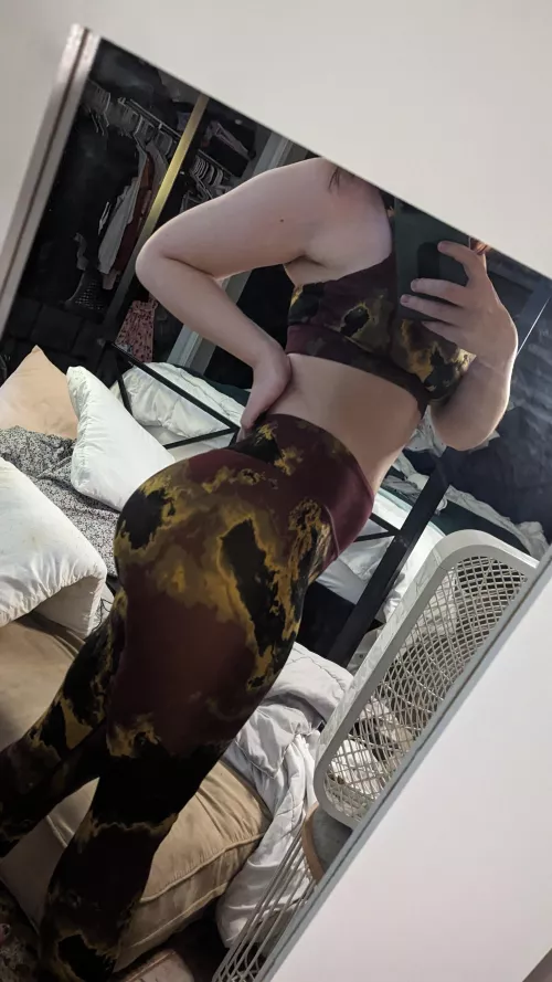 0-10 How does my ass look in these leggings? by ButtermilkGlaze