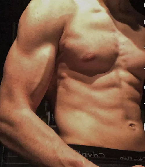 18 dm me if u look the same, no hairy and 18-20 by Motor_Put_6324