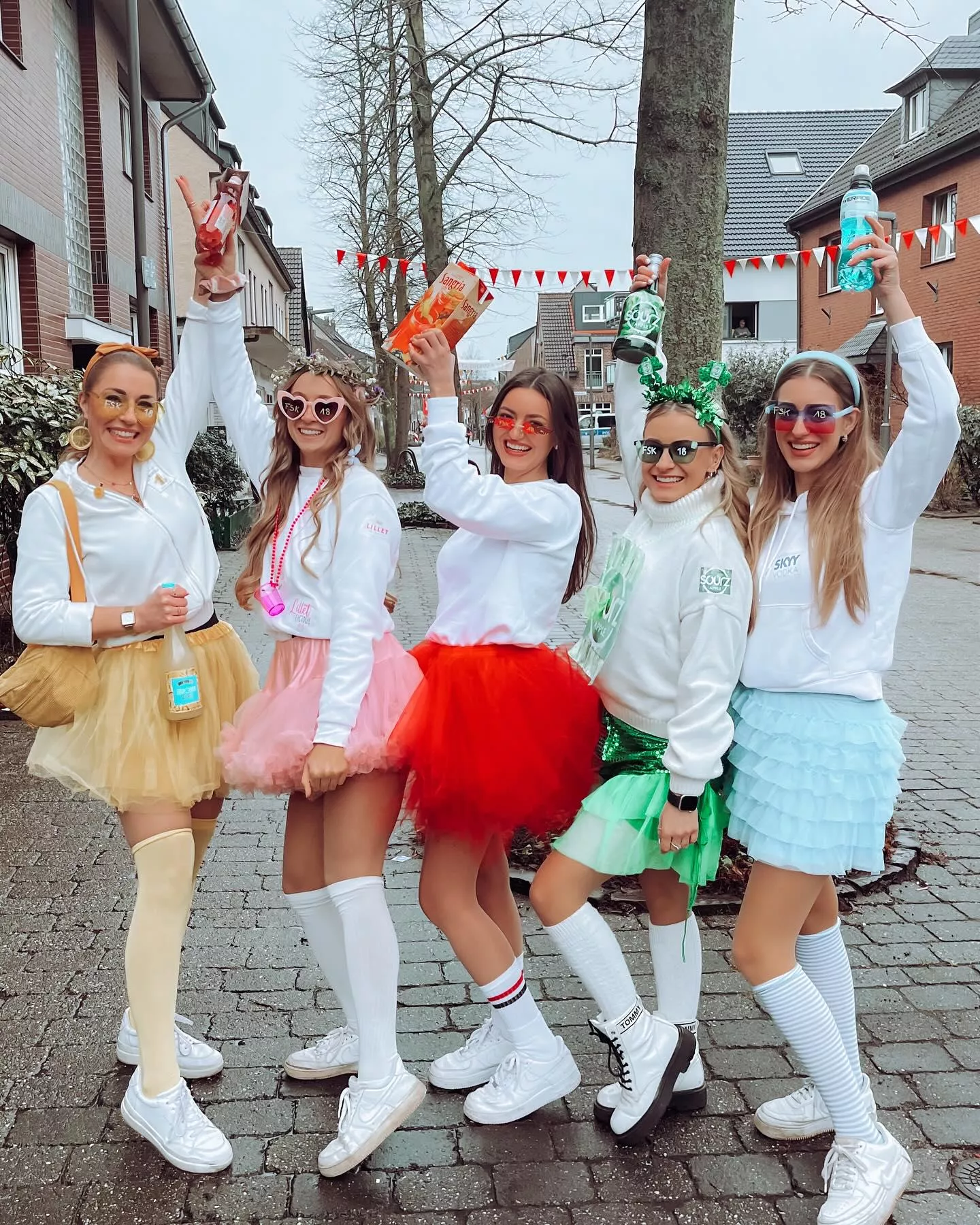 [5] Costueme Girls posted by GloomyPharasing