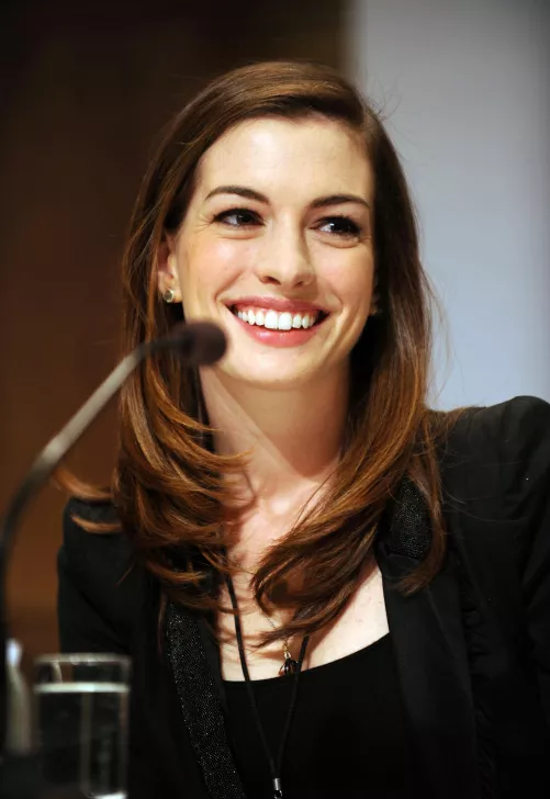 Anne Hathaway by oblique_shockwave