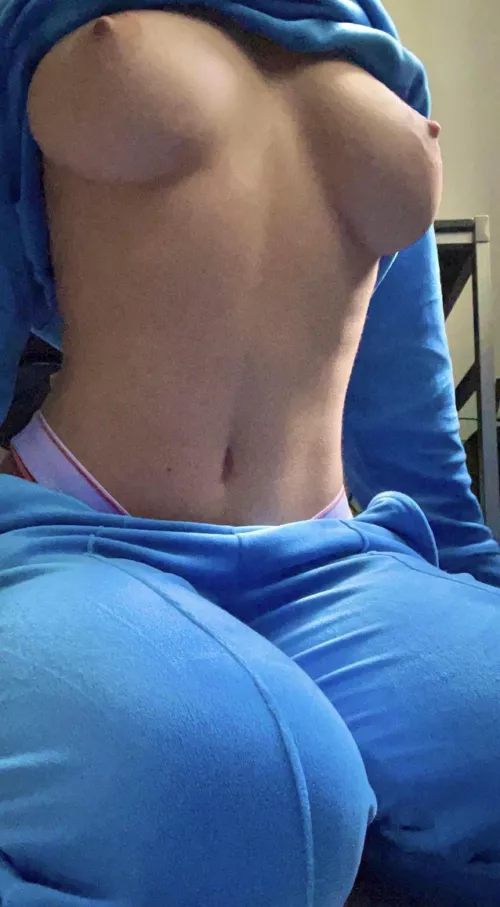 Does a girl like me deserve to be alone this V-day bby by bootyaaa