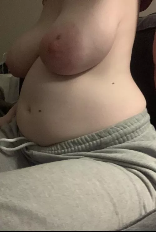 don’t think i could stop eating even if i wanted to… it’s not noticeable, right? by lettingloose0903