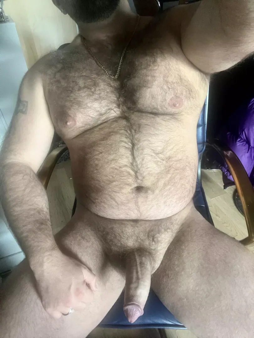 First pic here👋🏻 posted by Away_Shelter_7923
