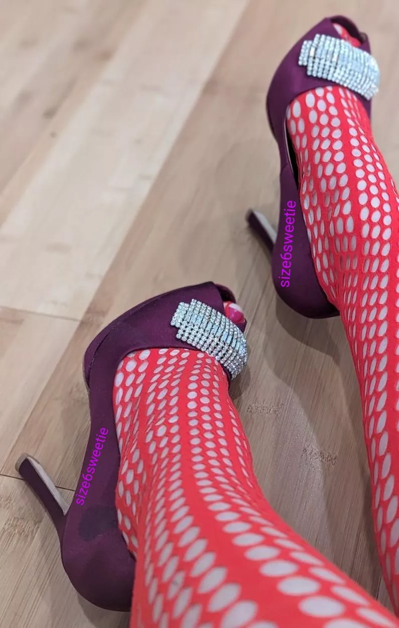 happy Valentine's Day loves [oc] (sneak peak from my fun private Valentine's Day shoot 😘) posted by BigChange8640