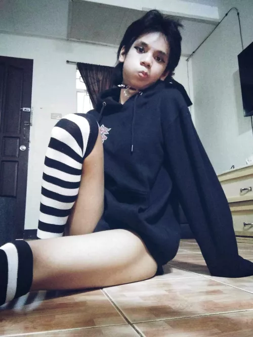 I feel eepy while wearing this by basty-bacon