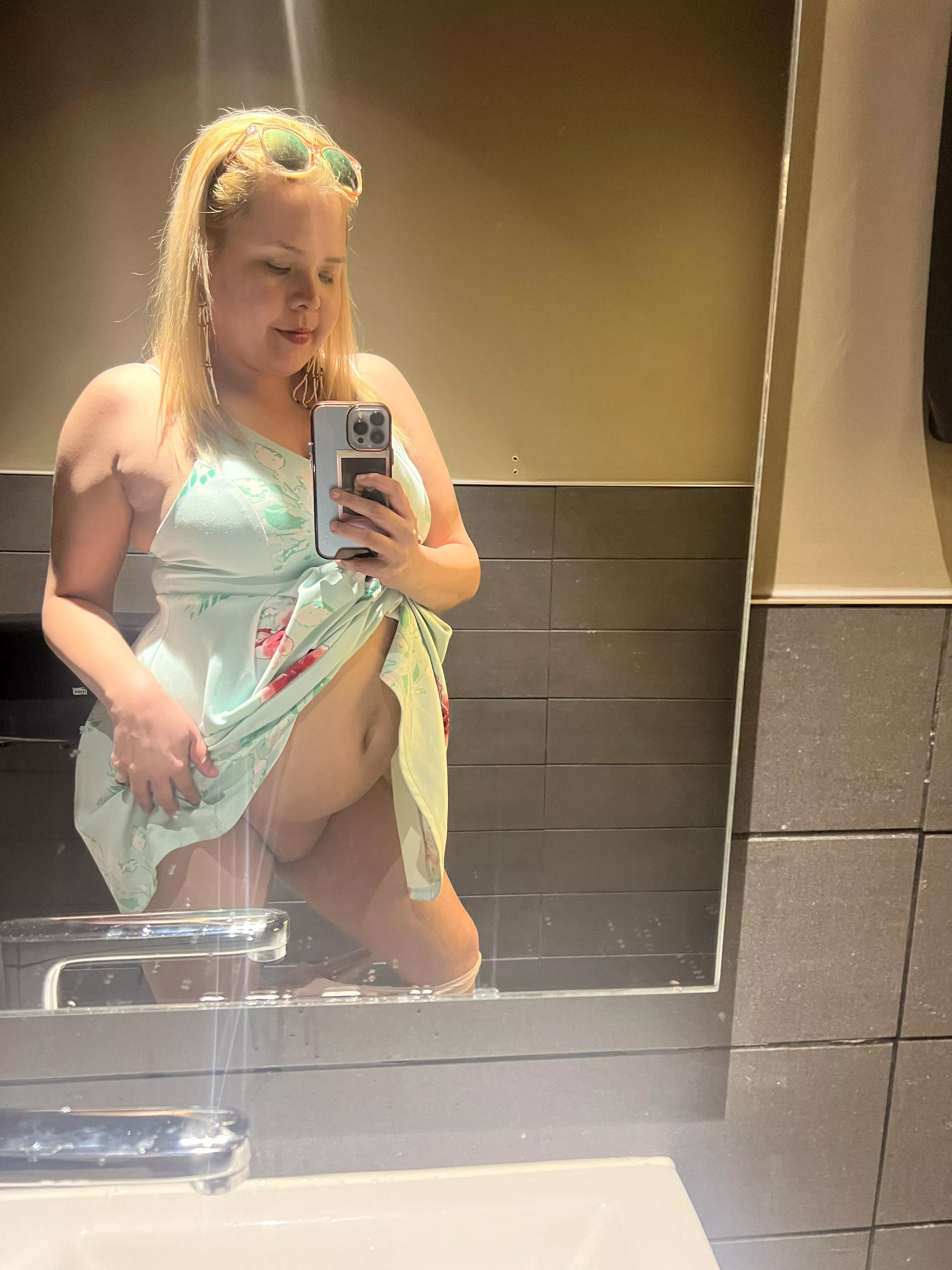 I sent you this from the restaurant bathroom, you coming? posted by fl0wer_bxby