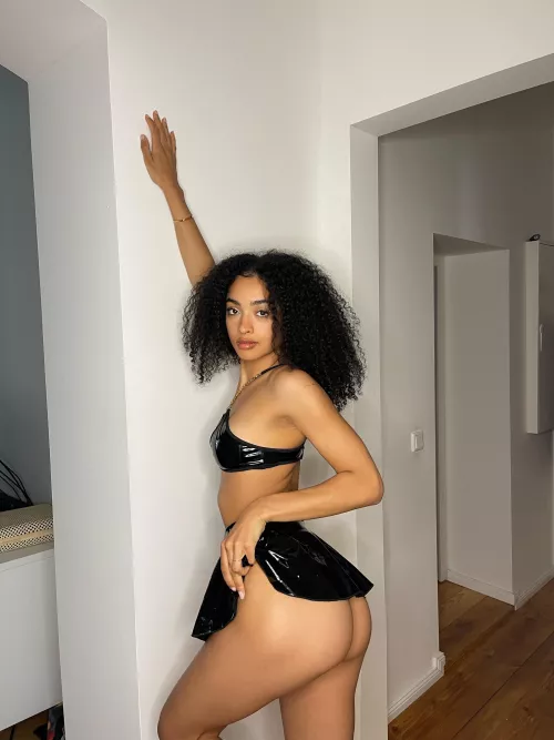 I wanna jiggle my phat cheeks on your face by RaymonEnriquez