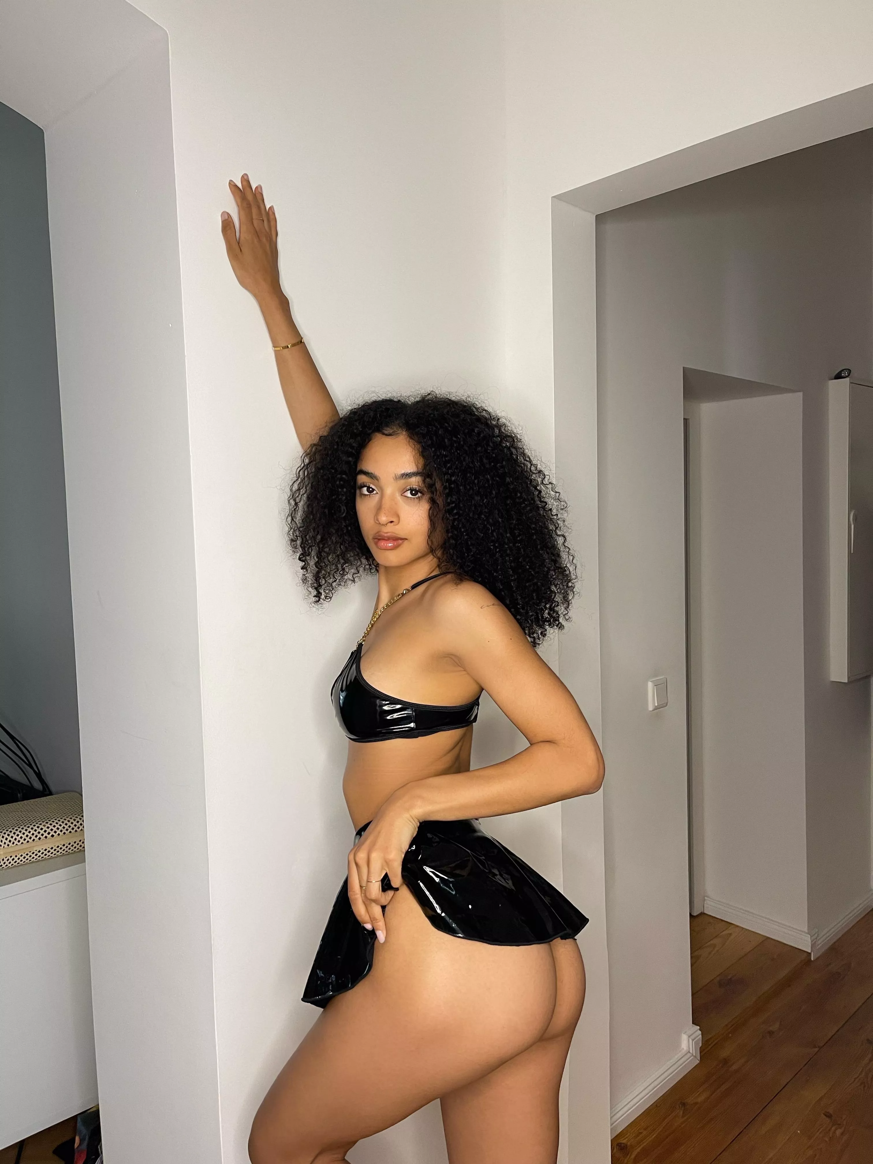 I wanna jiggle my phat cheeks on your face posted by RaymonEnriquez