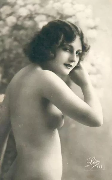naughty model from the twenties posted by Mundane-Employer-719