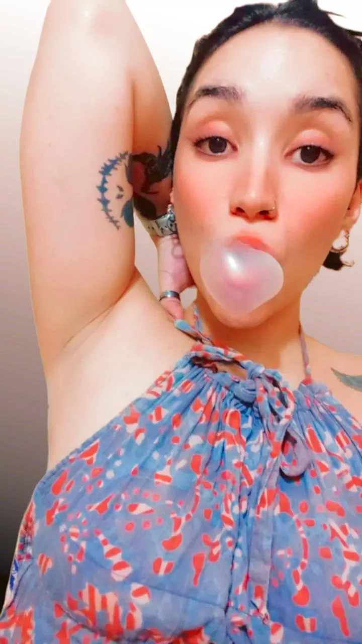 Say hi if im your type! posted by SexyRoxy666