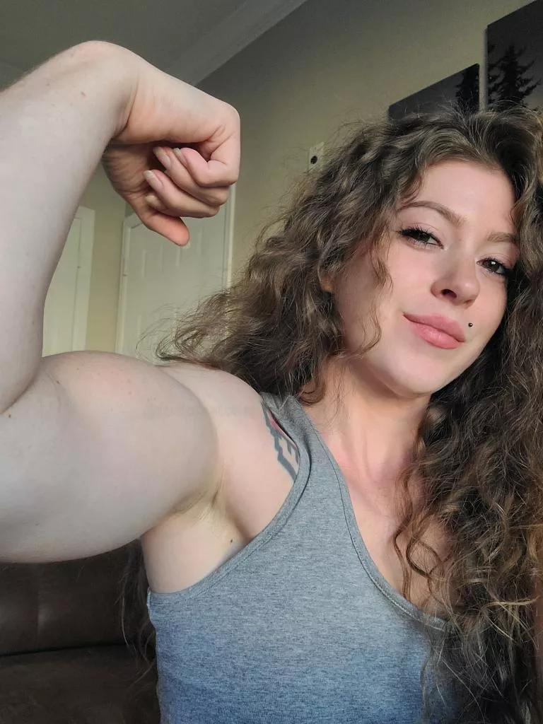 Want to smell my stinky muscle mommy pits? posted by feetofastoner