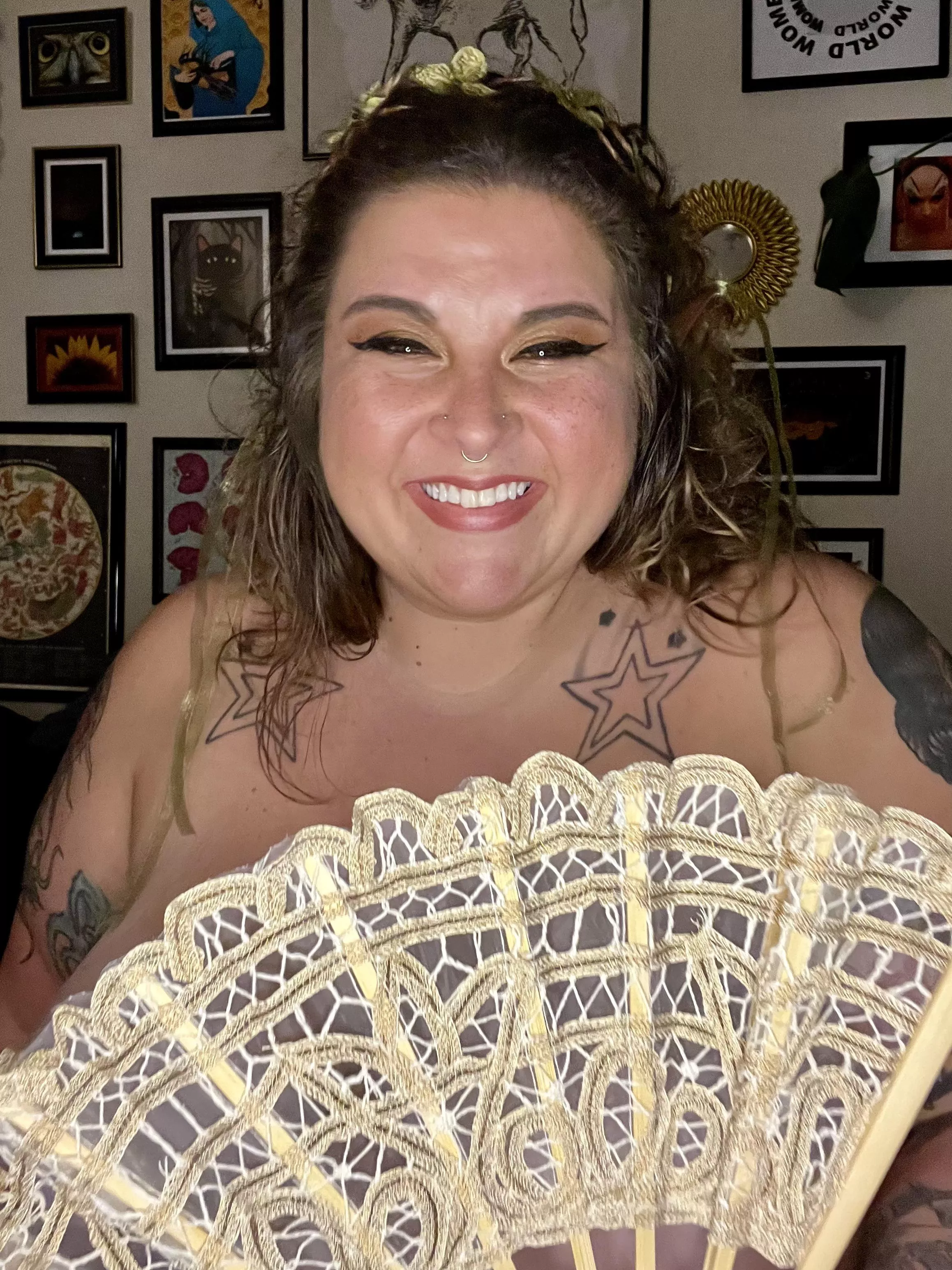 Was feeling cute in my “elf” look. ☺️ posted by MsPriscillaD