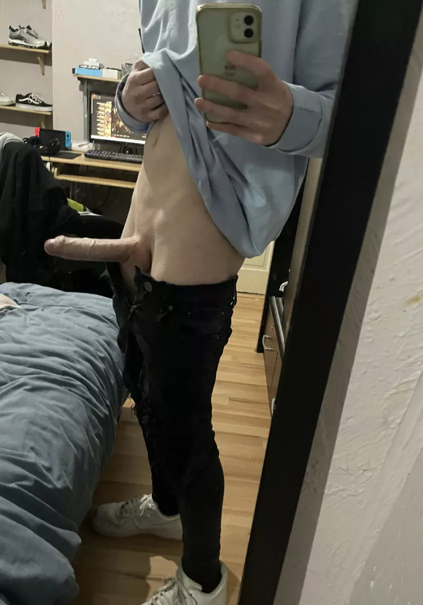 Who's looking for a Valentine? I need one 😈 posted by BoredBigDickx