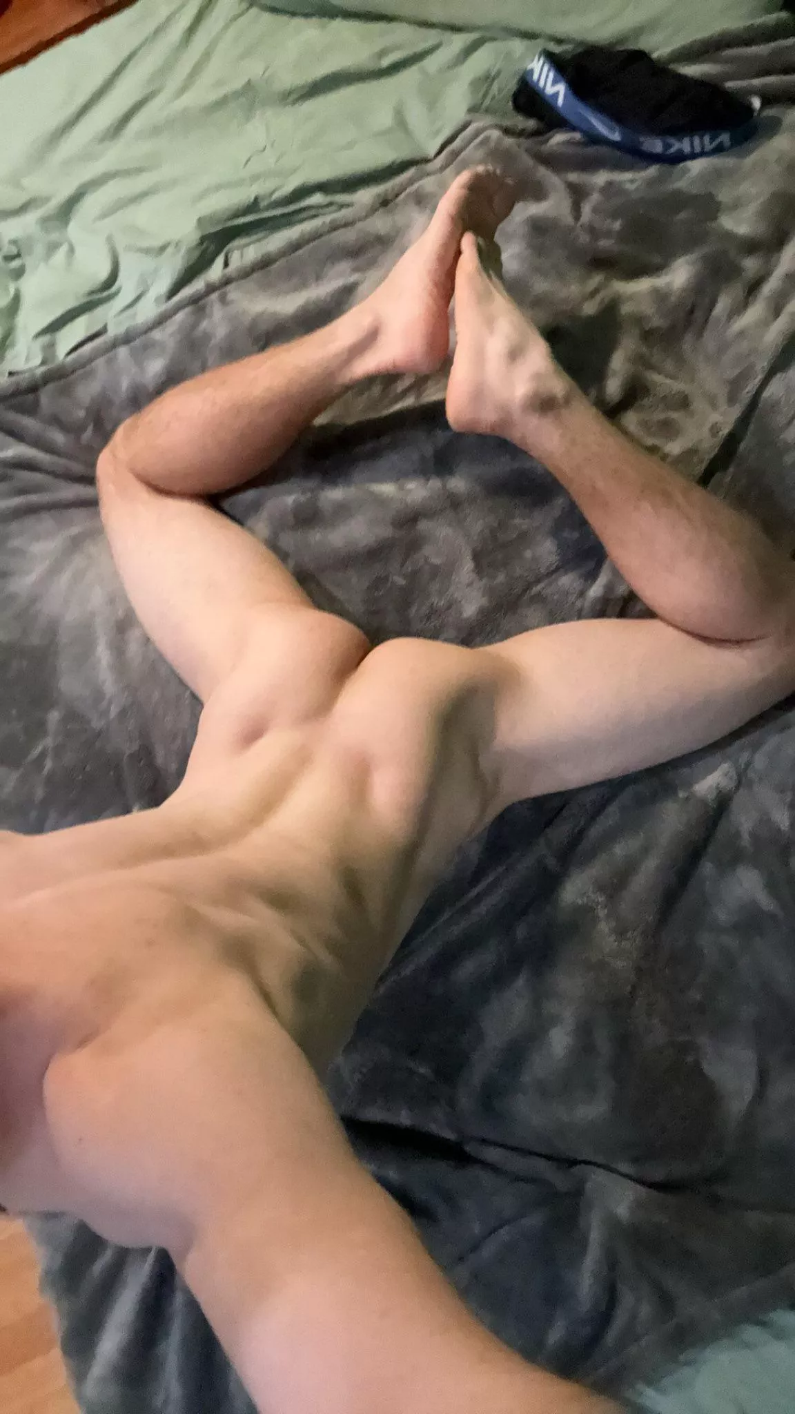 19 fit bottom looking for tops with abs ONLY posted by Exciting-Deal3774